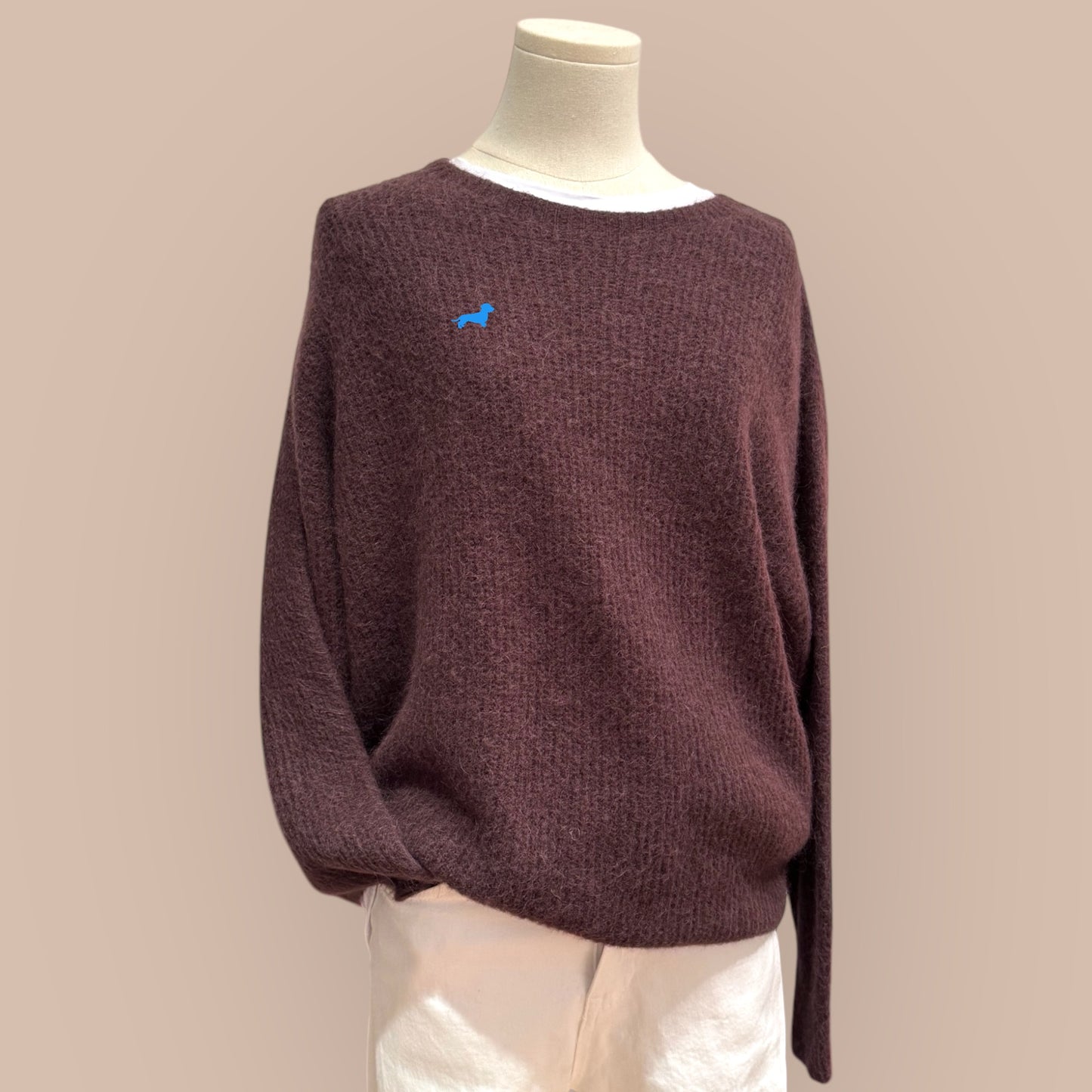 Alpaka-Pullover Rundhals mit Dackel in Wunschfarbe