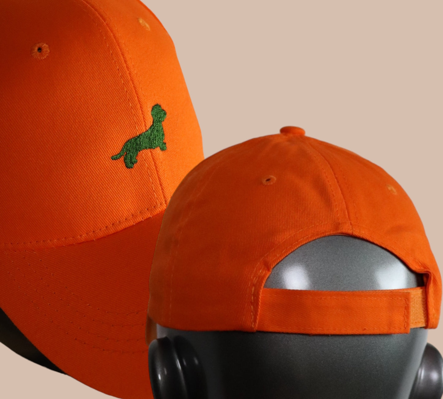 Cap "Signalorange" mit Dackel in Wunschfarbe