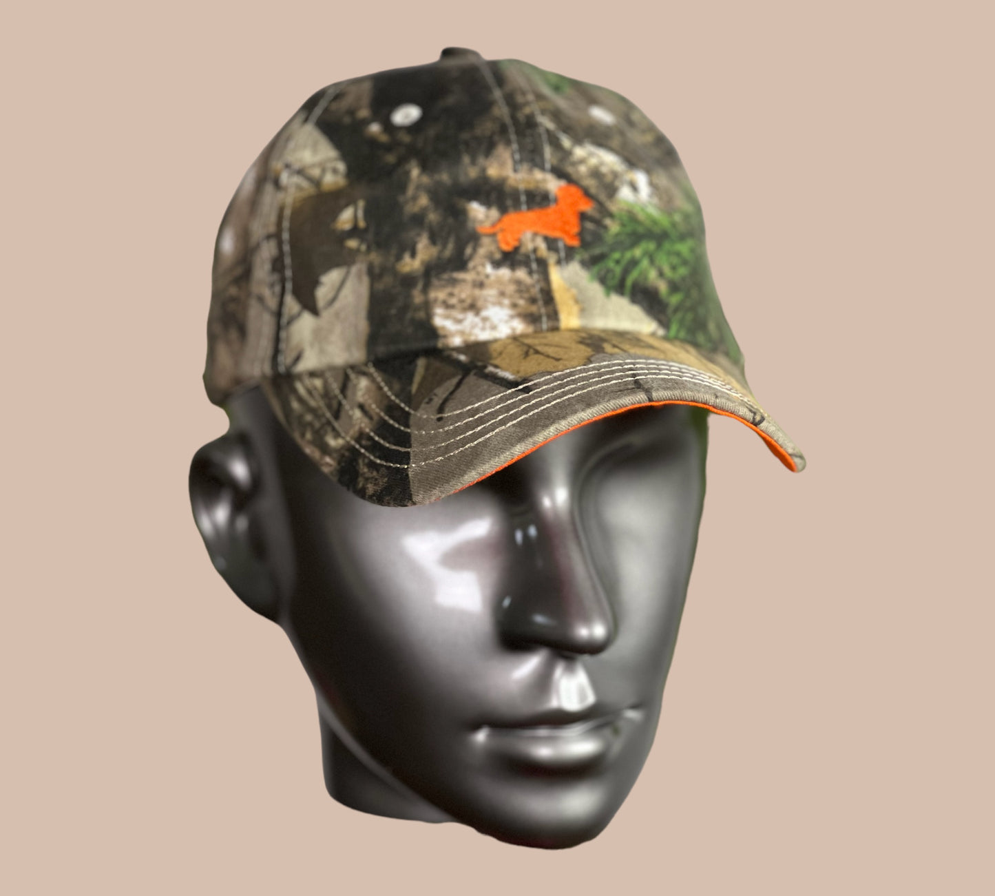 Camouflage-Cap mit Dackel in Wunschfarbe