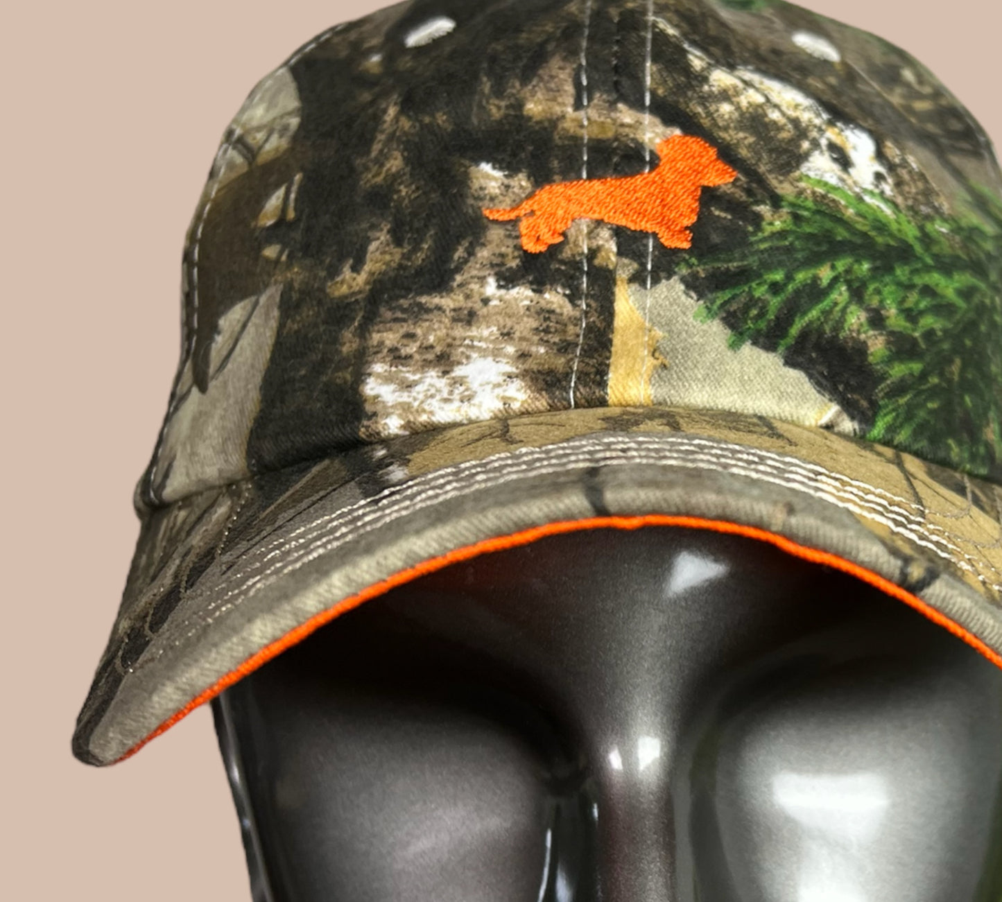 Camouflage-Cap mit Dackel in Wunschfarbe