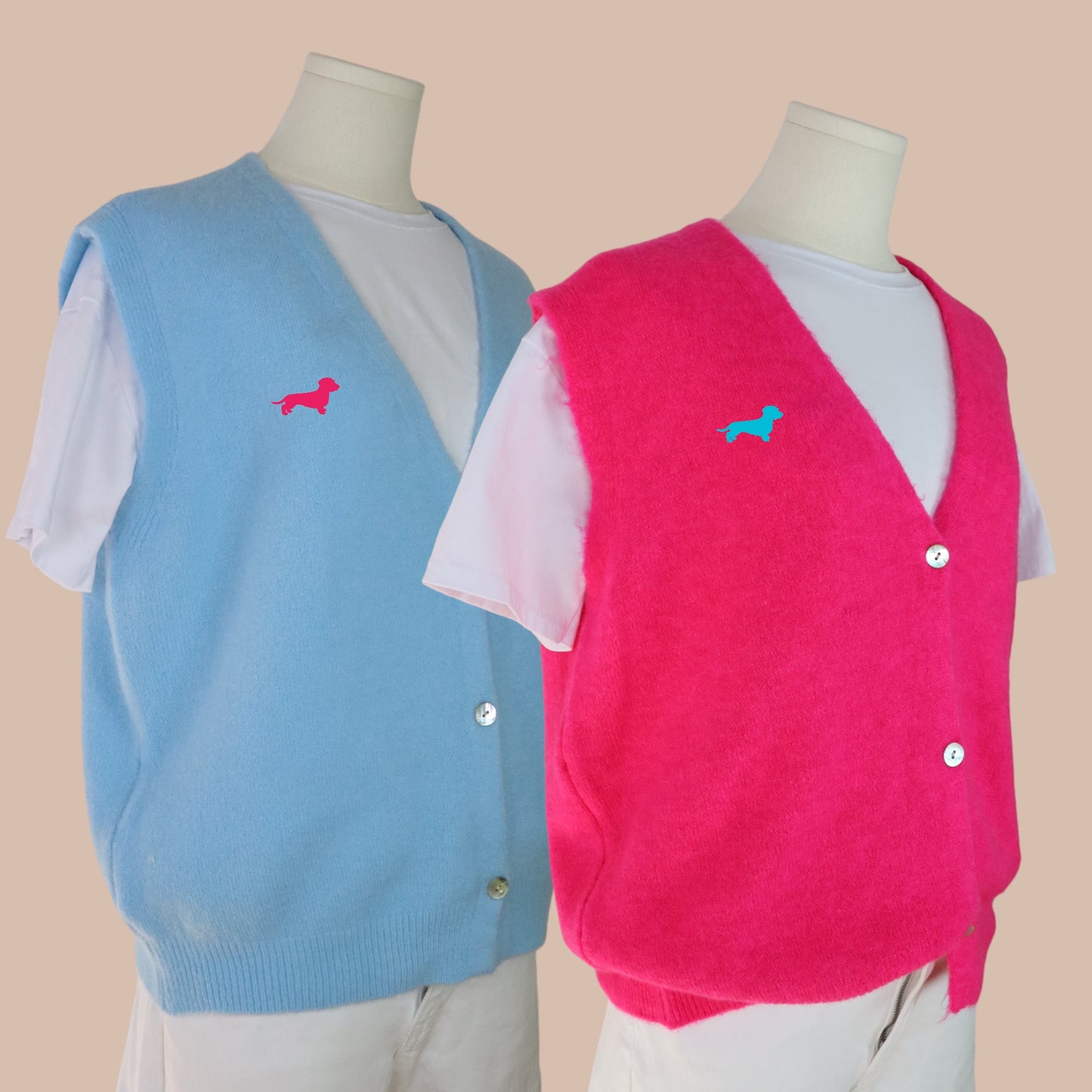 Alpaka-Strickjacke ohne Arm mit Dackel in Wunschfarbe