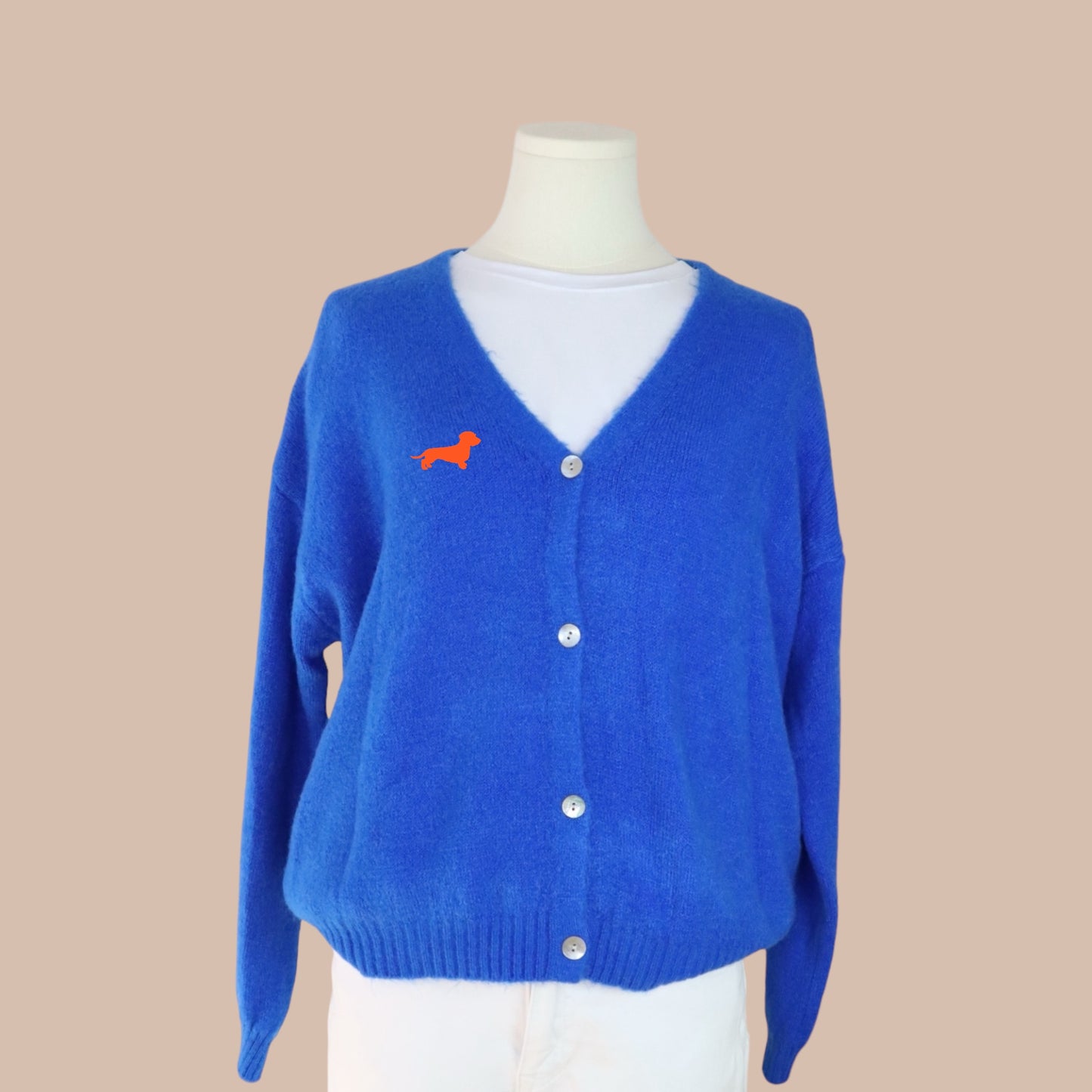 Alpaka-Strickjacke mit Dackel in Wunschfarbe