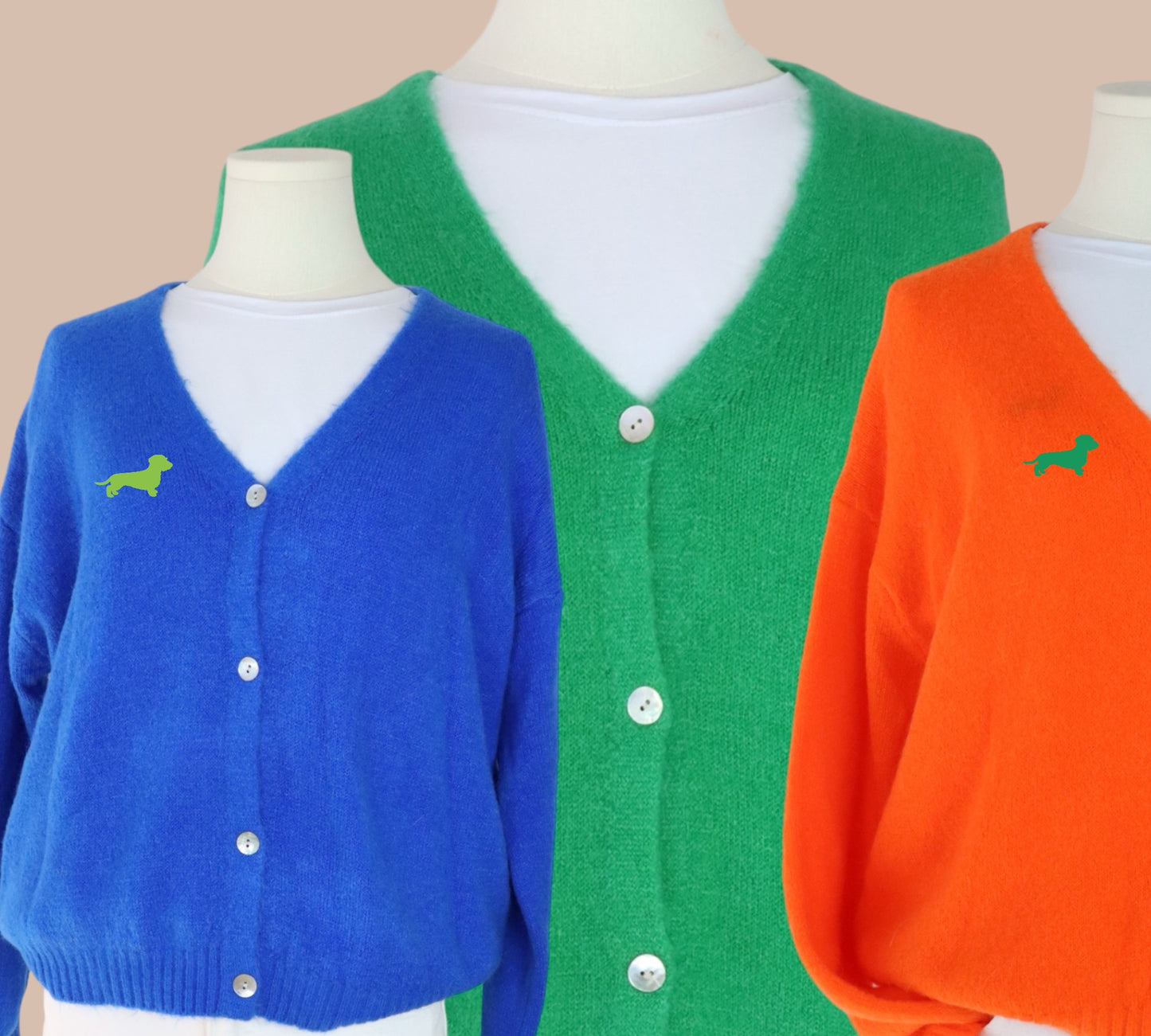 Alpaka-Strickjacke mit Dackel in Wunschfarbe
