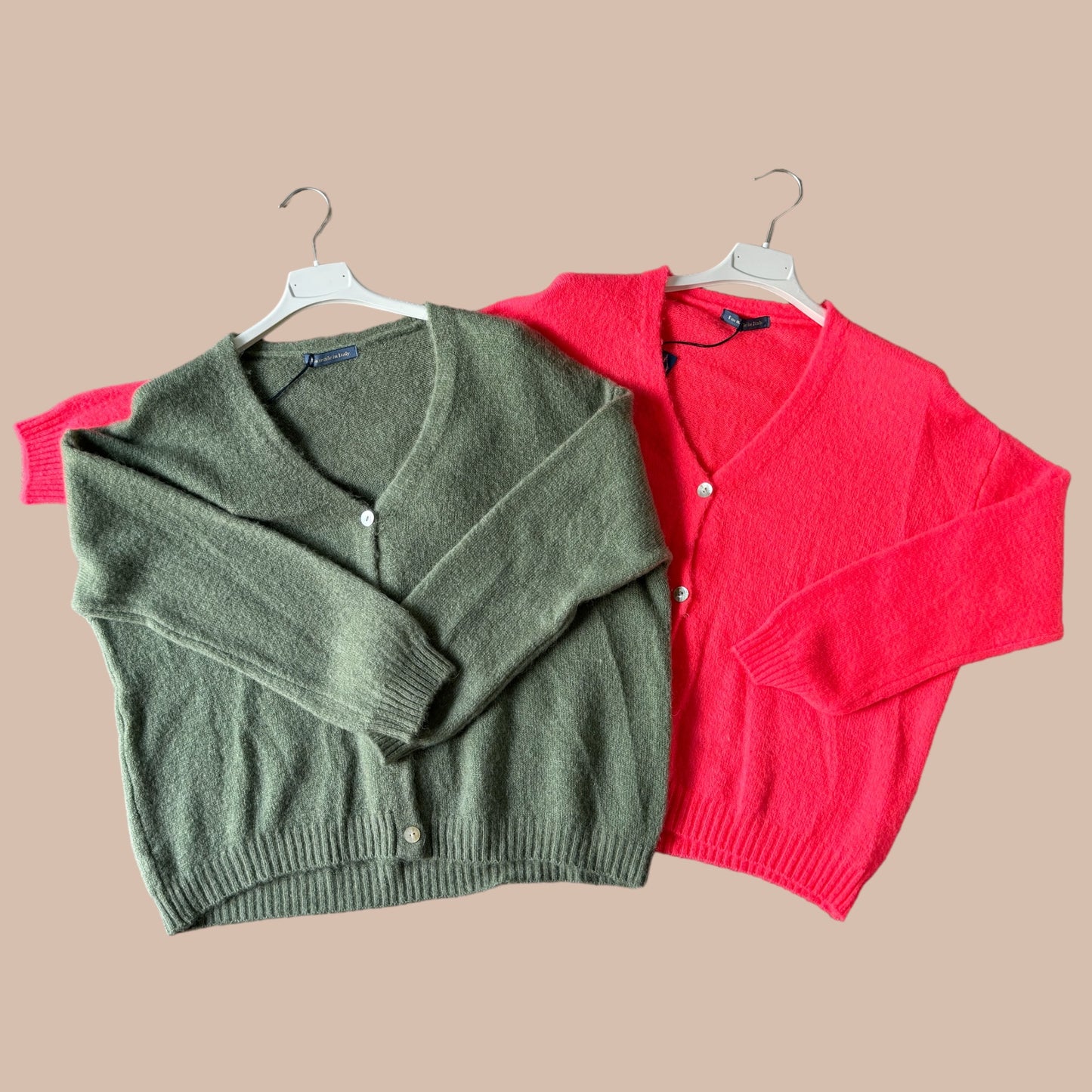 Alpaka-Strickjacke mit Dackel in Wunschfarbe