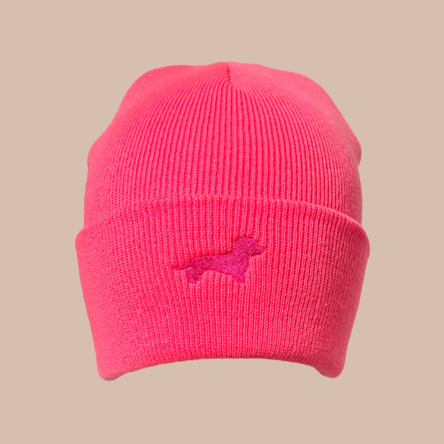 Mütze „Neonpink“ mit Dackel in Wunschfarbe