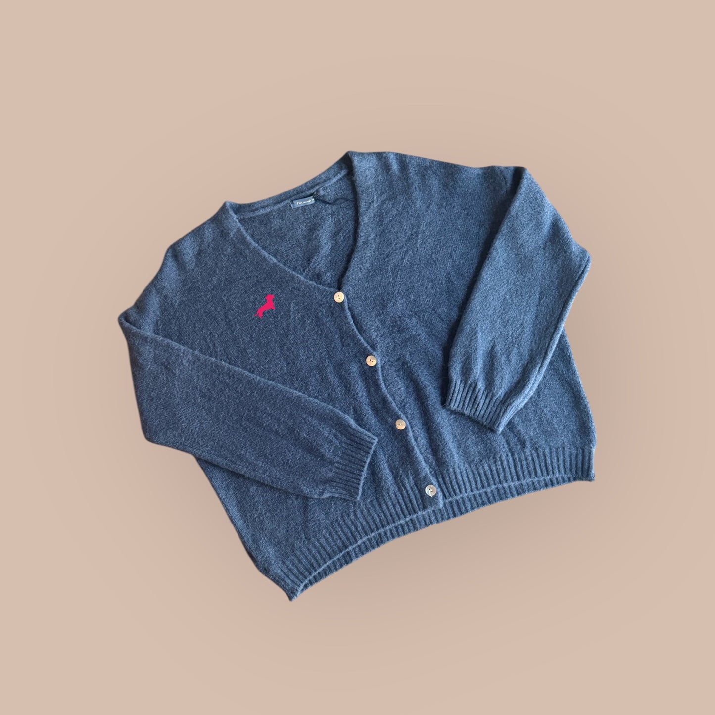Alpaka-Strickjacke mit Dackel in Wunschfarbe
