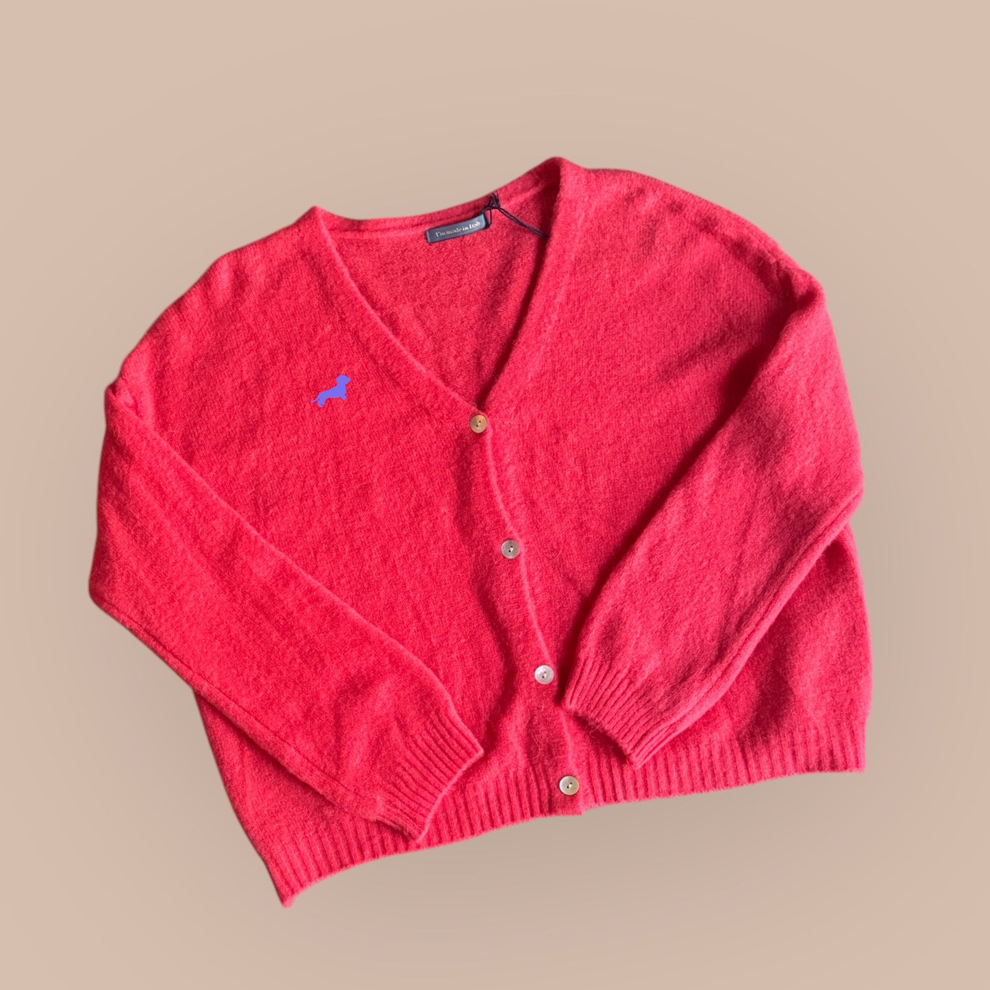 Alpaka-Strickjacke mit Dackel in Wunschfarbe