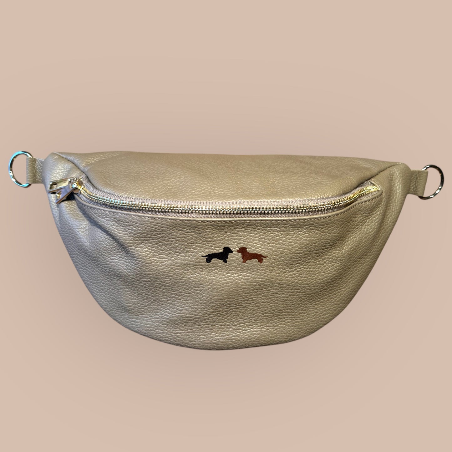 Crossbody-Bag Glattleder mit Dackel in Wunschfarbe
