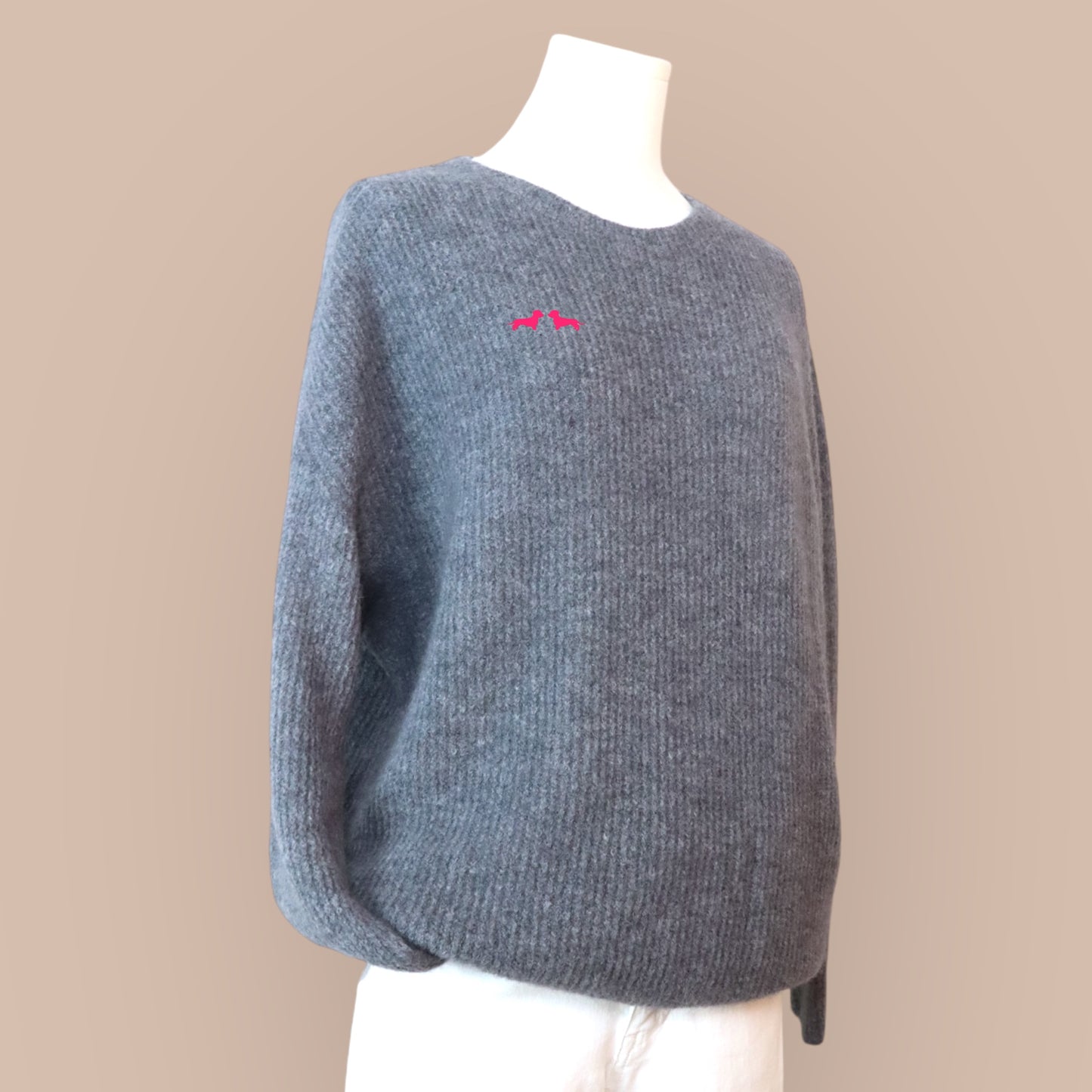 Alpaka-Pullover Rundhals mit Dackel in Wunschfarbe