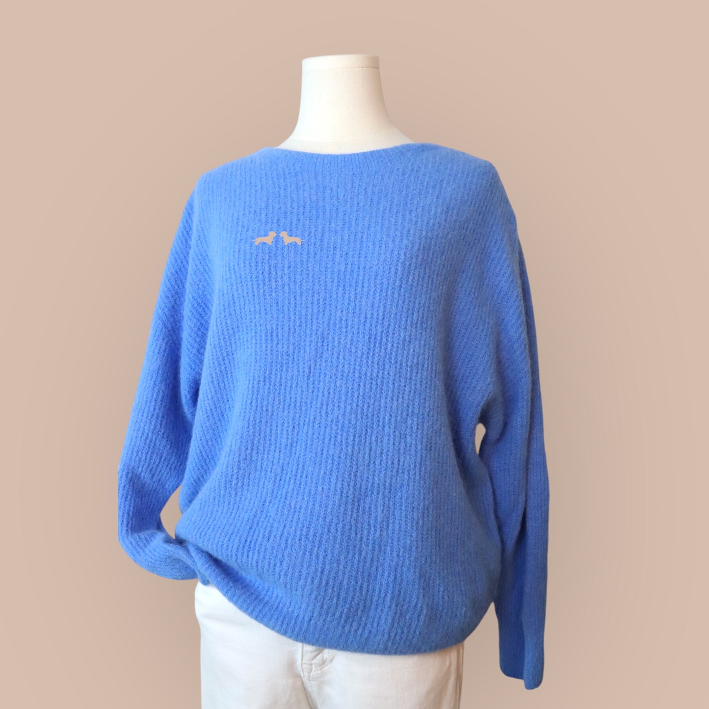 Alpaka-Pullover Rundhals mit Dackel in Wunschfarbe