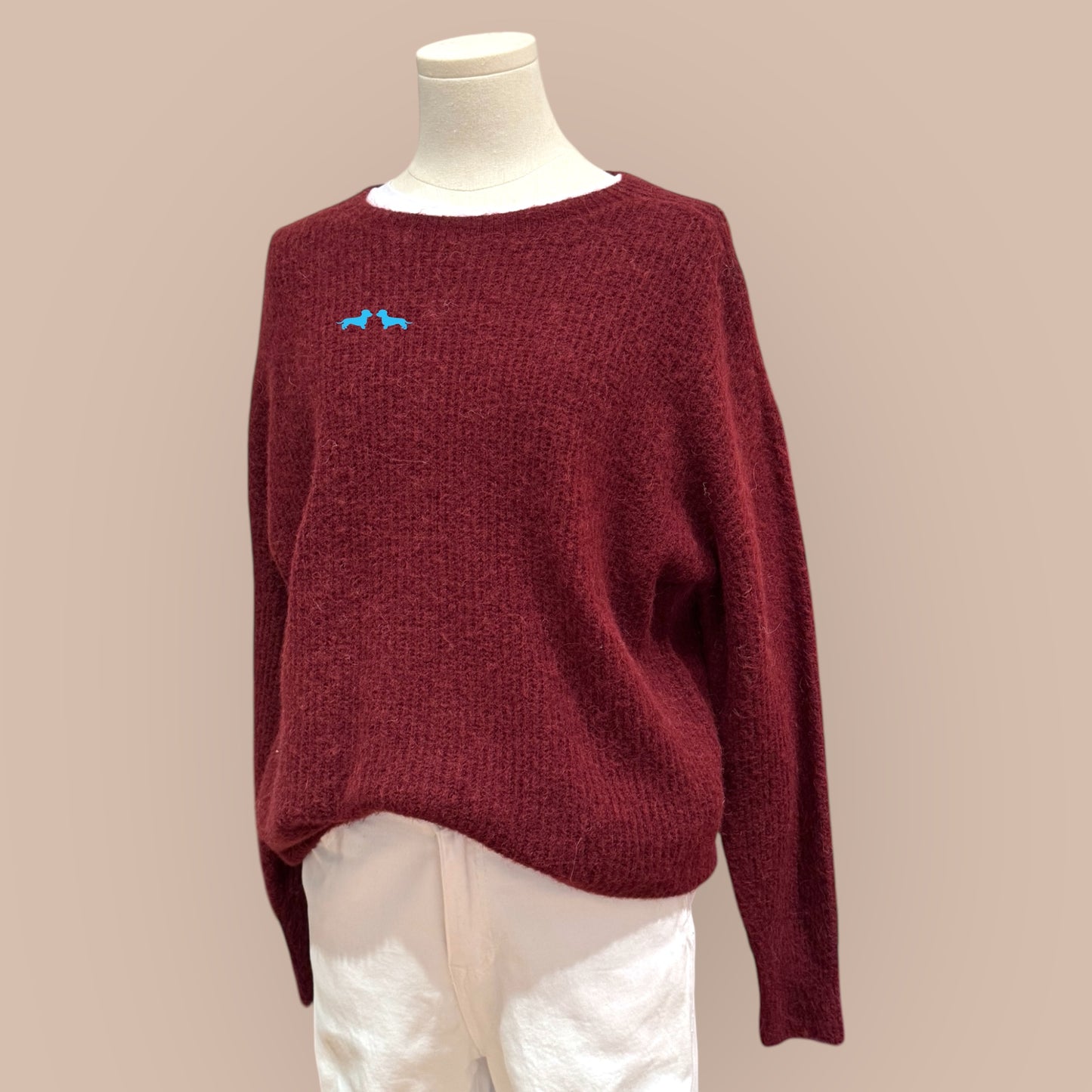 Alpaka-Pullover Rundhals mit Dackel in Wunschfarbe