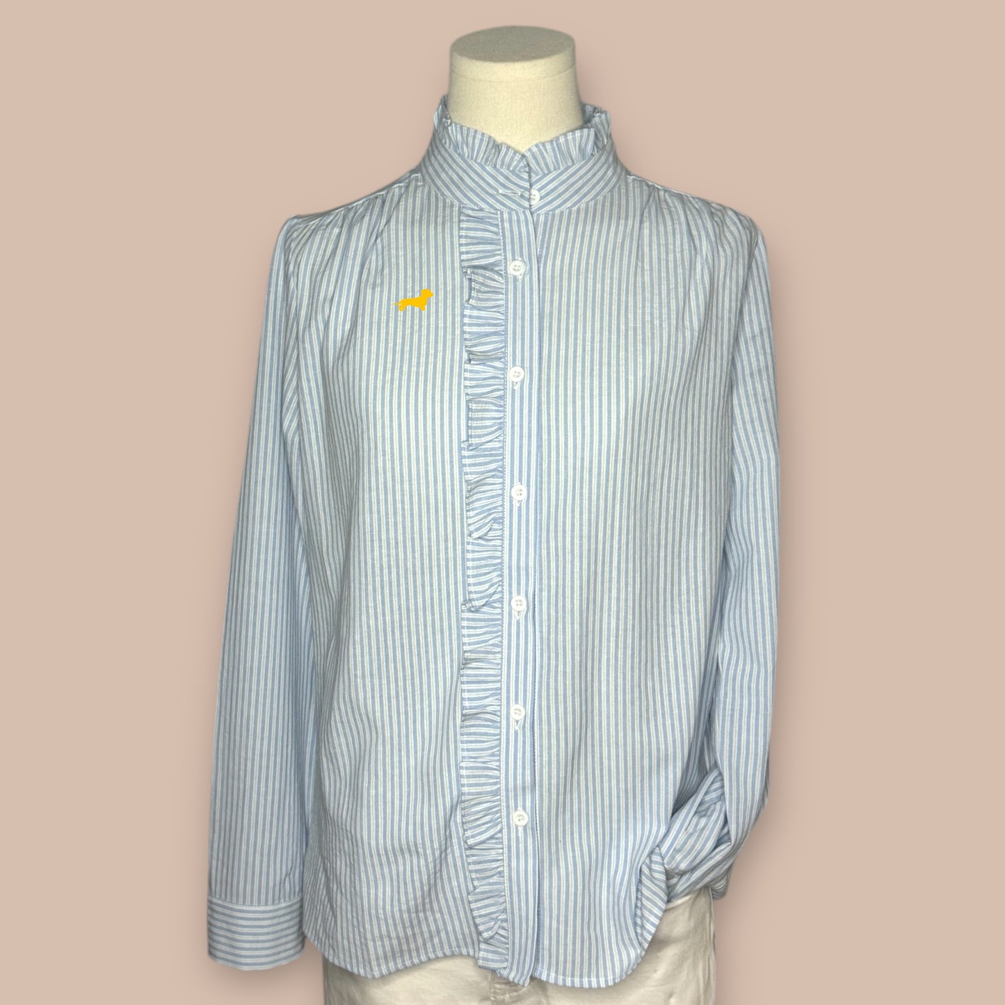 Bluse mit Rüschenkragen und Dackel in Wunschfarbe