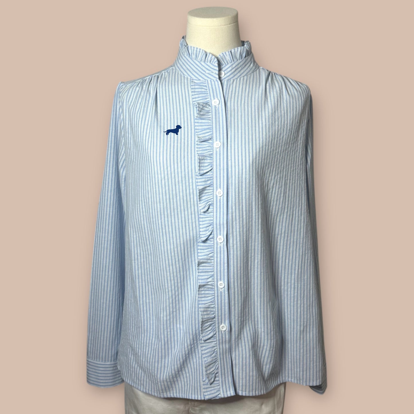 Bluse mit Rüschenkragen und Dackel in Wunschfarbe