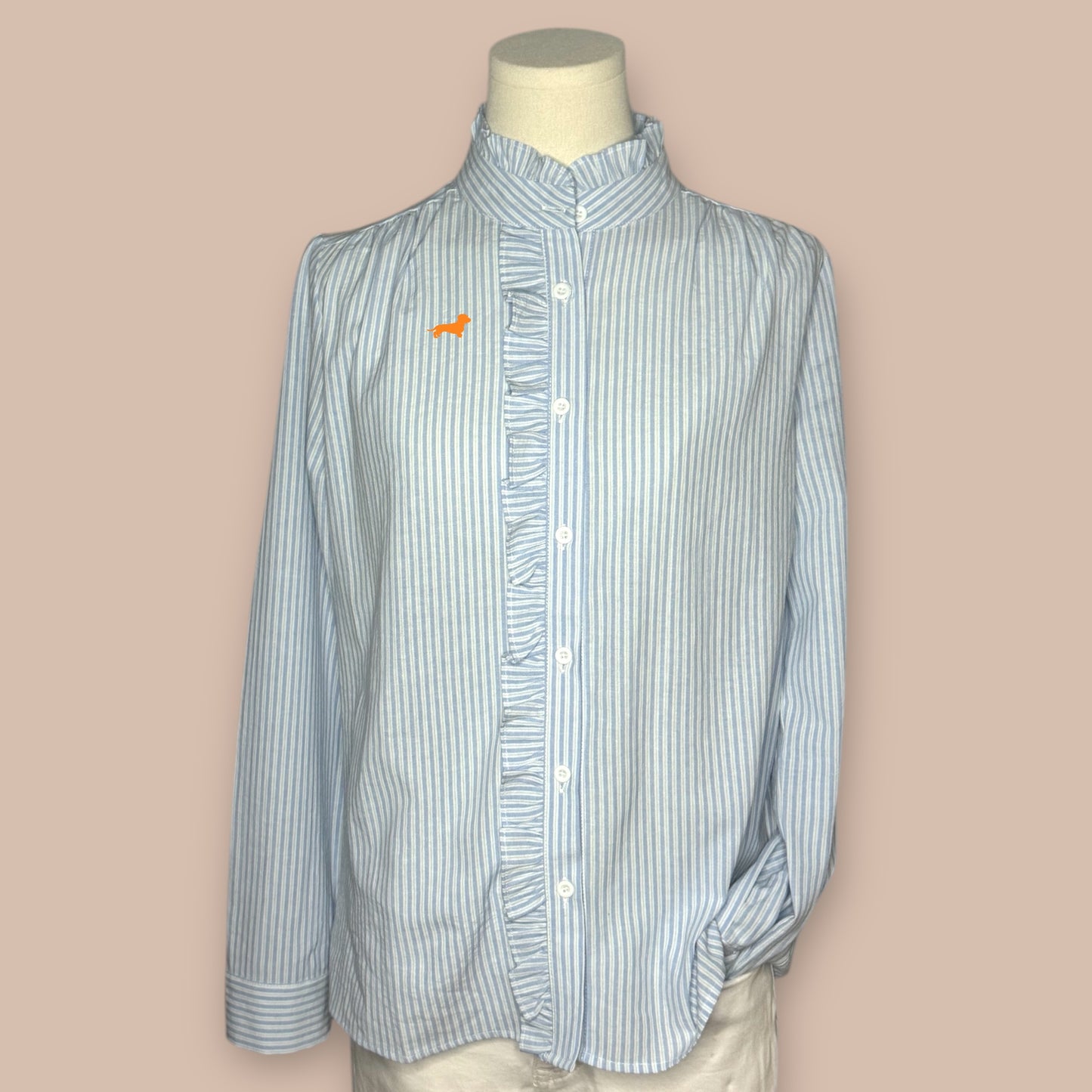 Bluse mit Rüschenkragen und Dackel in Wunschfarbe