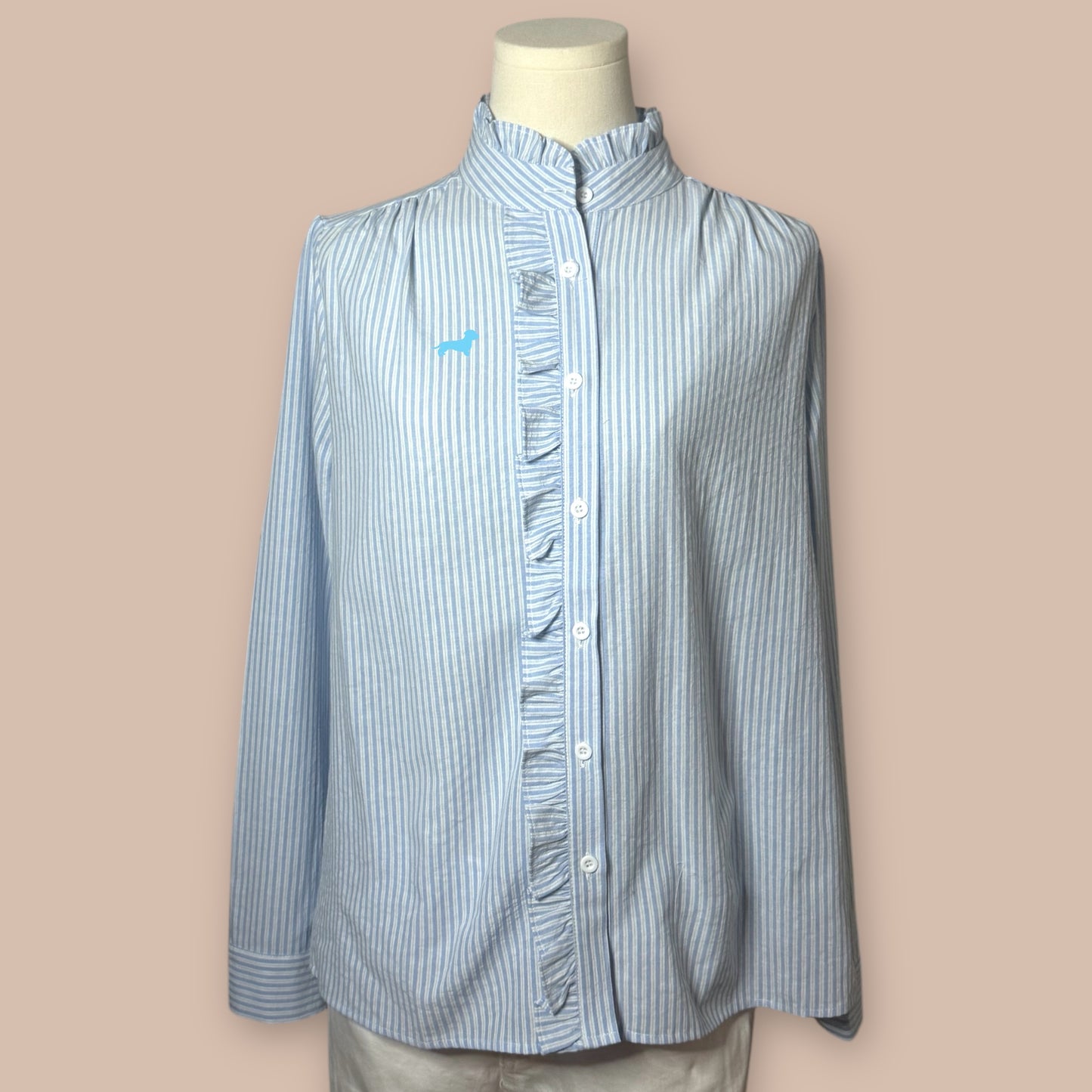 Bluse mit Rüschenkragen und Dackel in Wunschfarbe