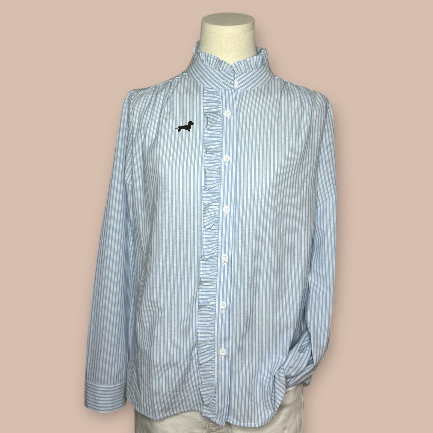 Bluse mit Rüschenkragen und Dackel in Wunschfarbe