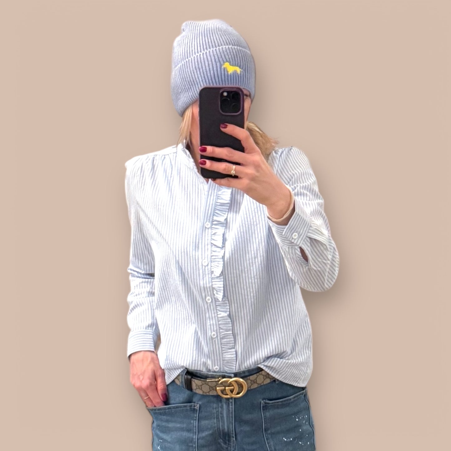 Bluse mit Rüschenkragen und Dackel in Wunschfarbe
