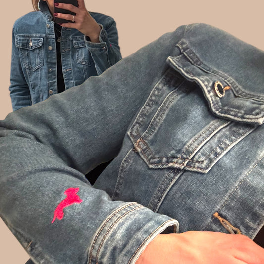 Jeansjacke mit Dackel in Pink