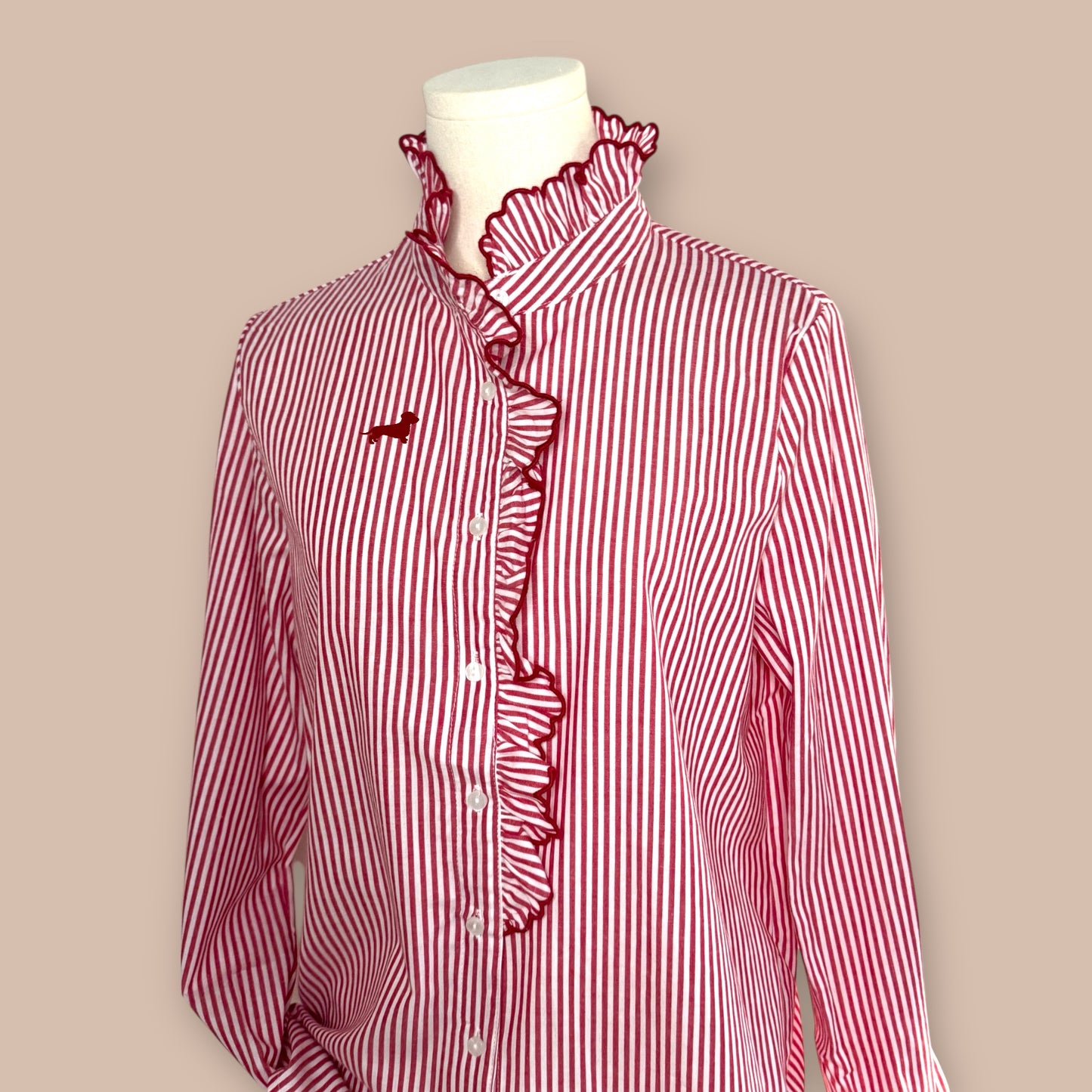 Bluse mit Rüschen und Dackel in Wunschfarbe