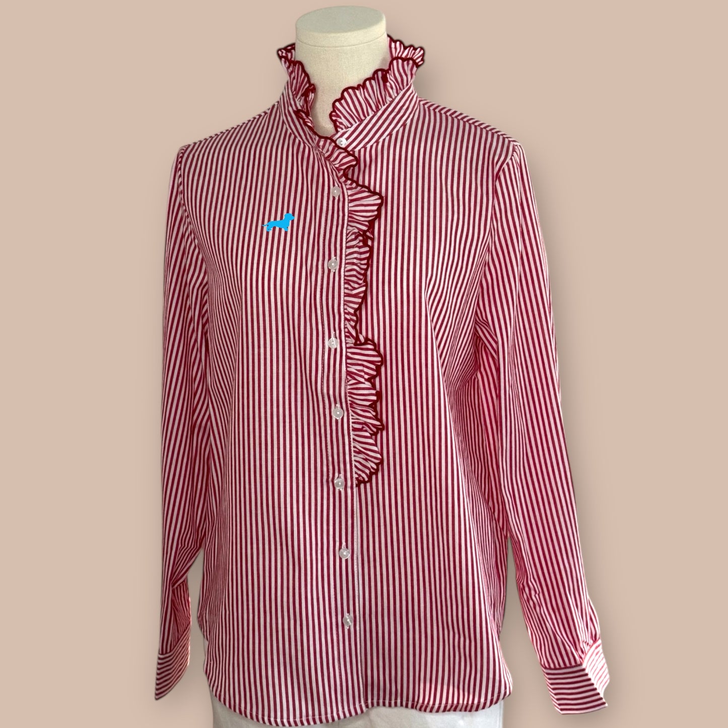Bluse mit Rüschen und Dackel in Wunschfarbe