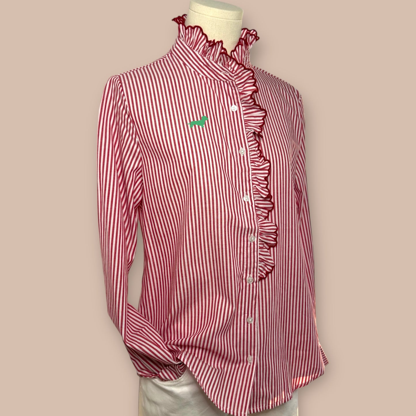 Bluse mit Rüschen und Dackel in Wunschfarbe