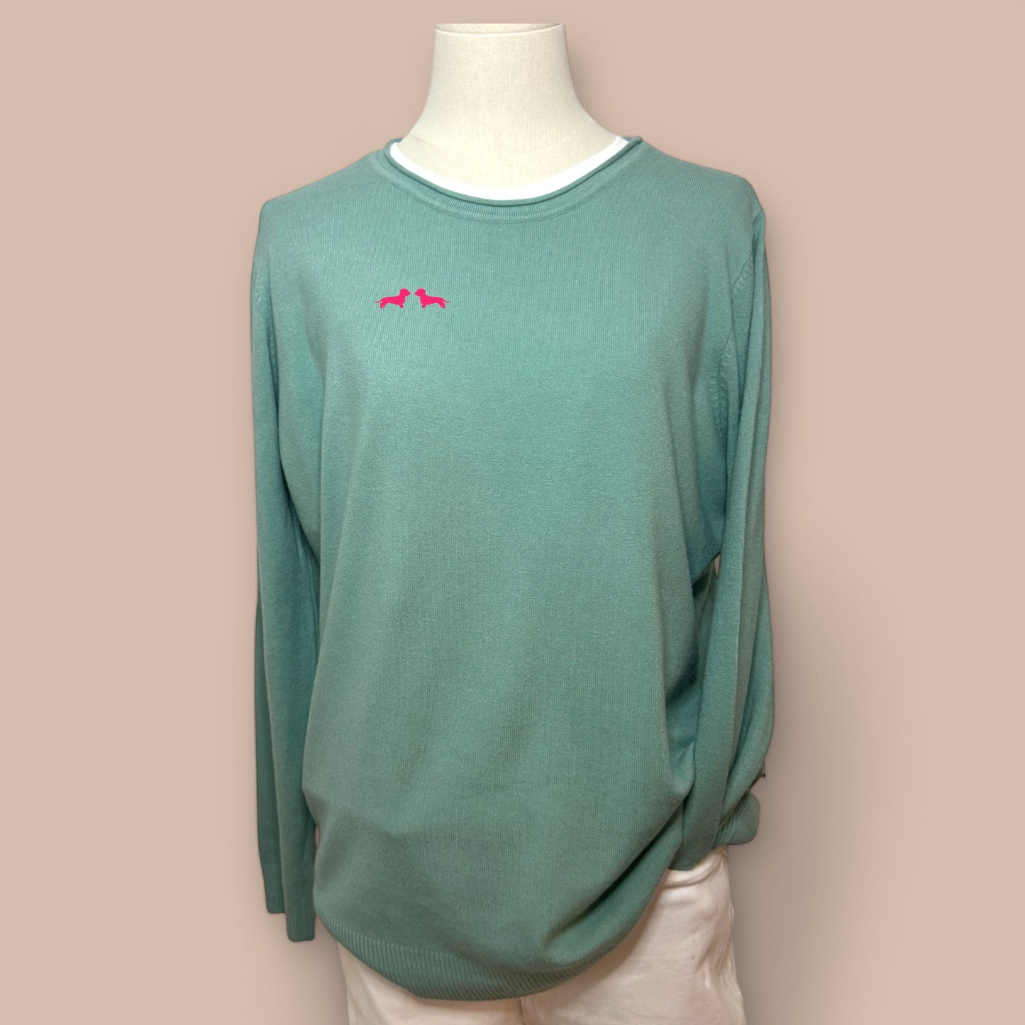 Feinstrick-Pullover Rundhals mit Dackel in Wunschfarbe