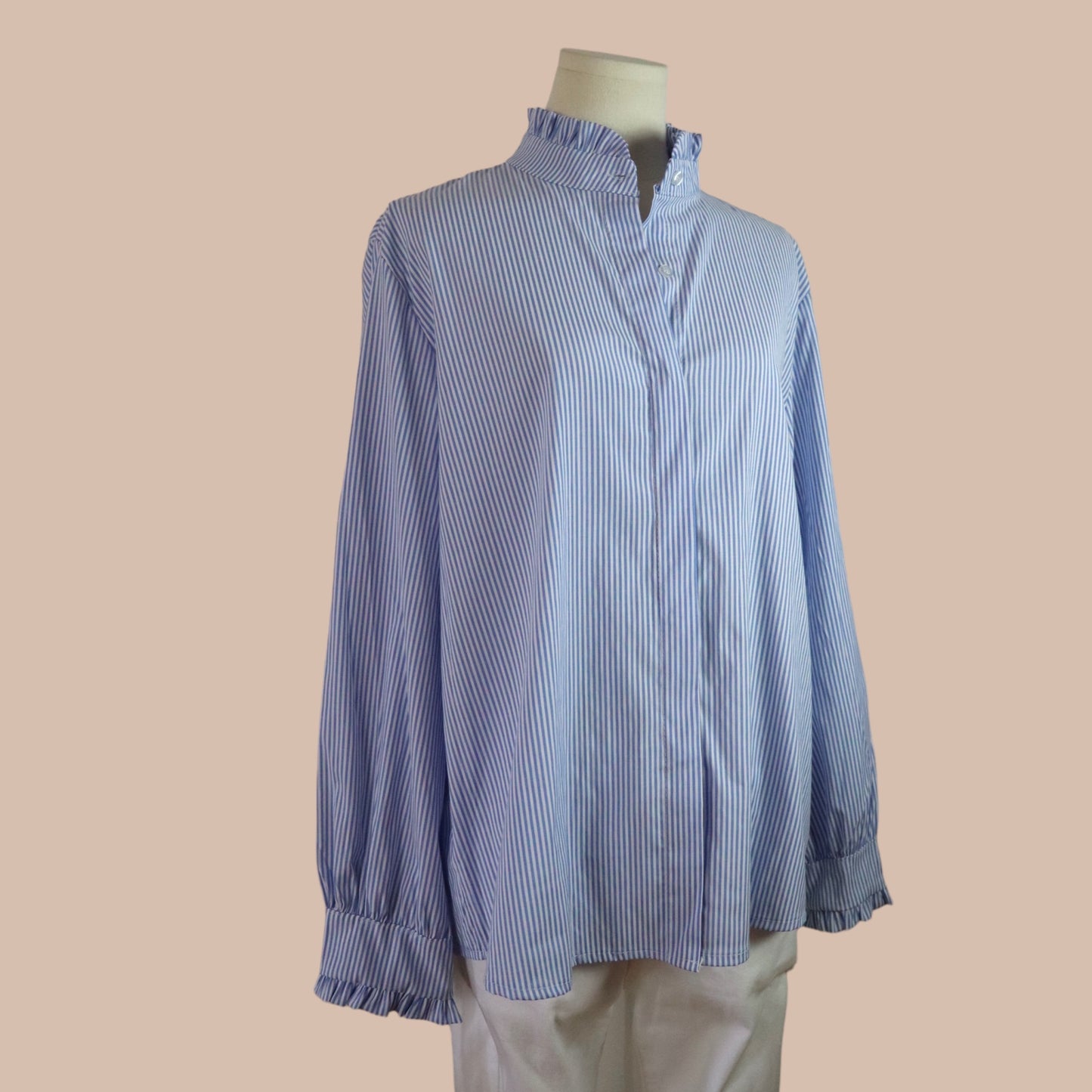 Bluse mit Rüschenkragen
