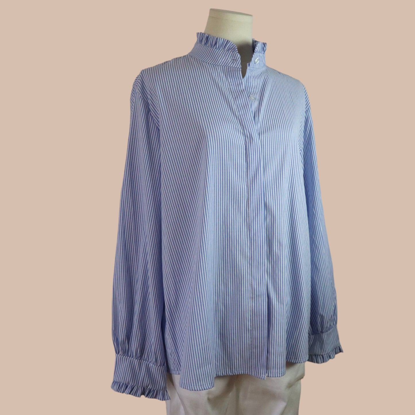Bluse mit Rüschenkragen