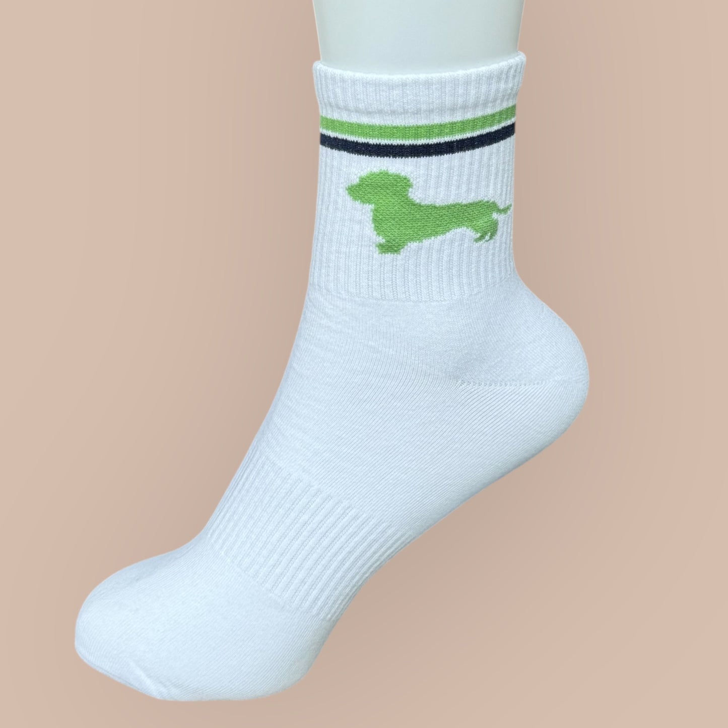 Socken mit Dackel in Trendfarben