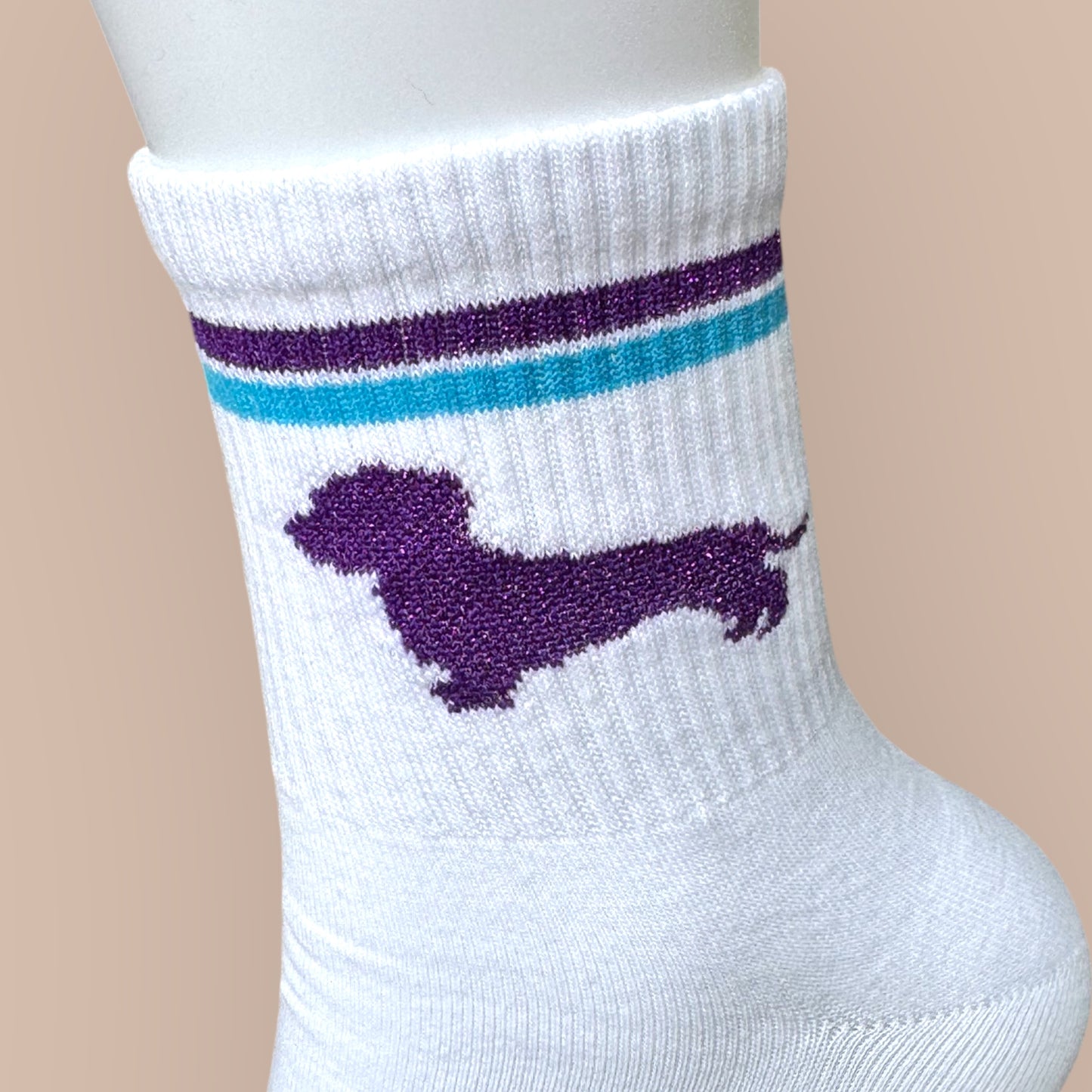 Socken mit Dackel in Trendfarben