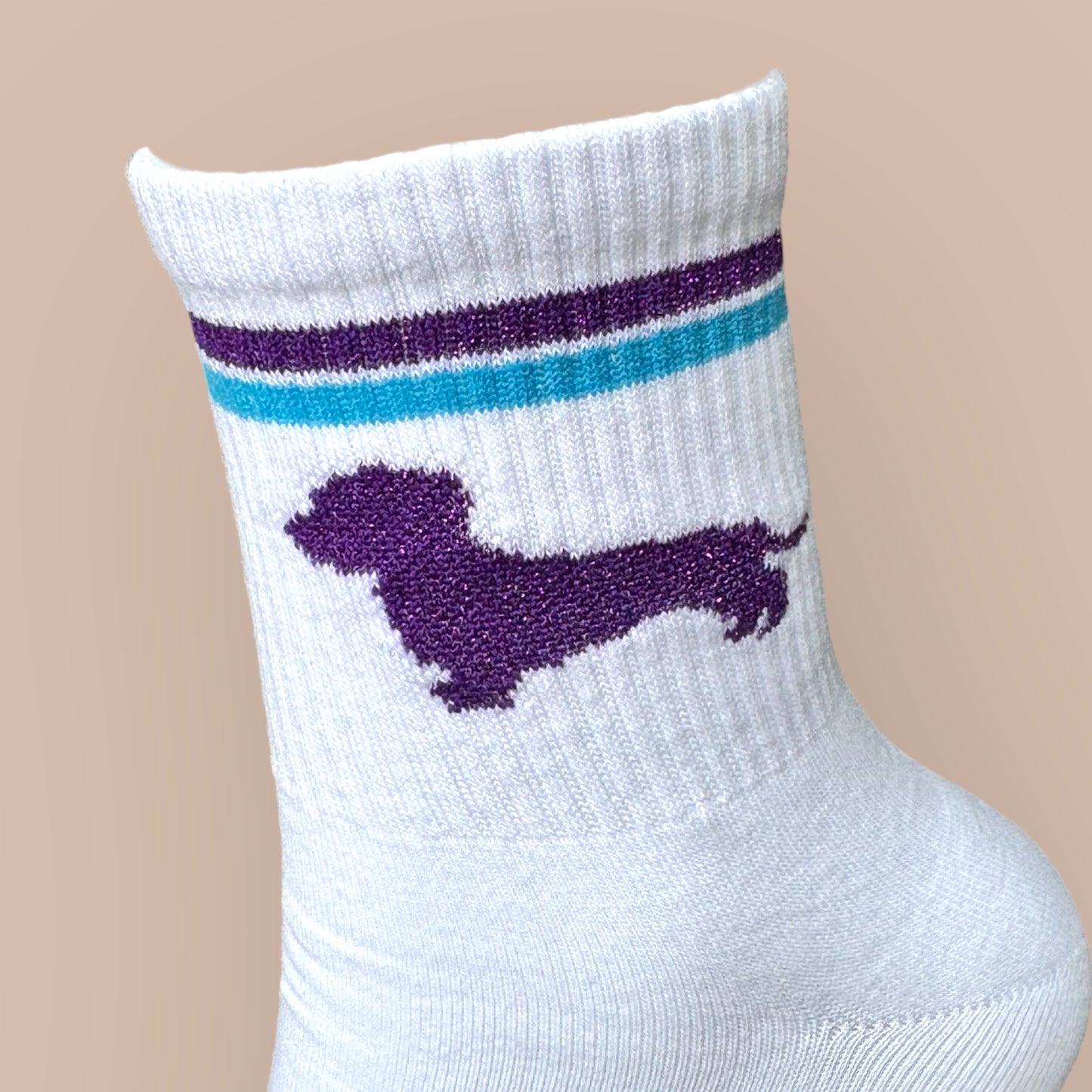 Socken mit Dackel in Trendfarben