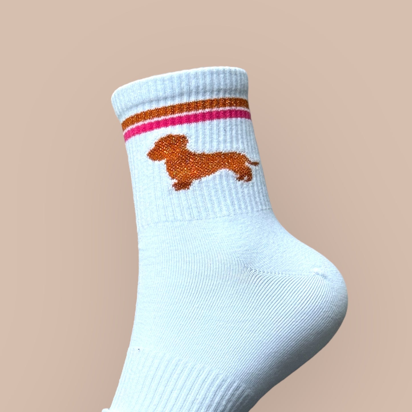 Socken mit Dackel in Trendfarben