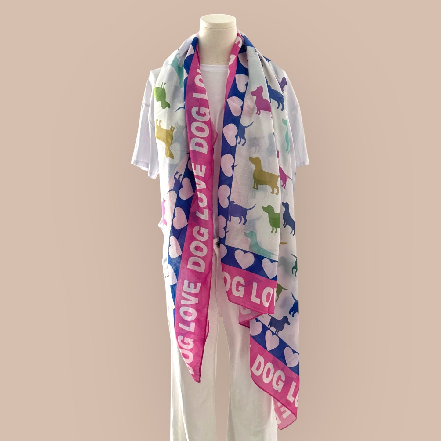 Schal mit Dackelmotiven