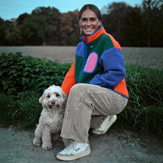 Colorblock Fleecejacke mit Dackel-Pin