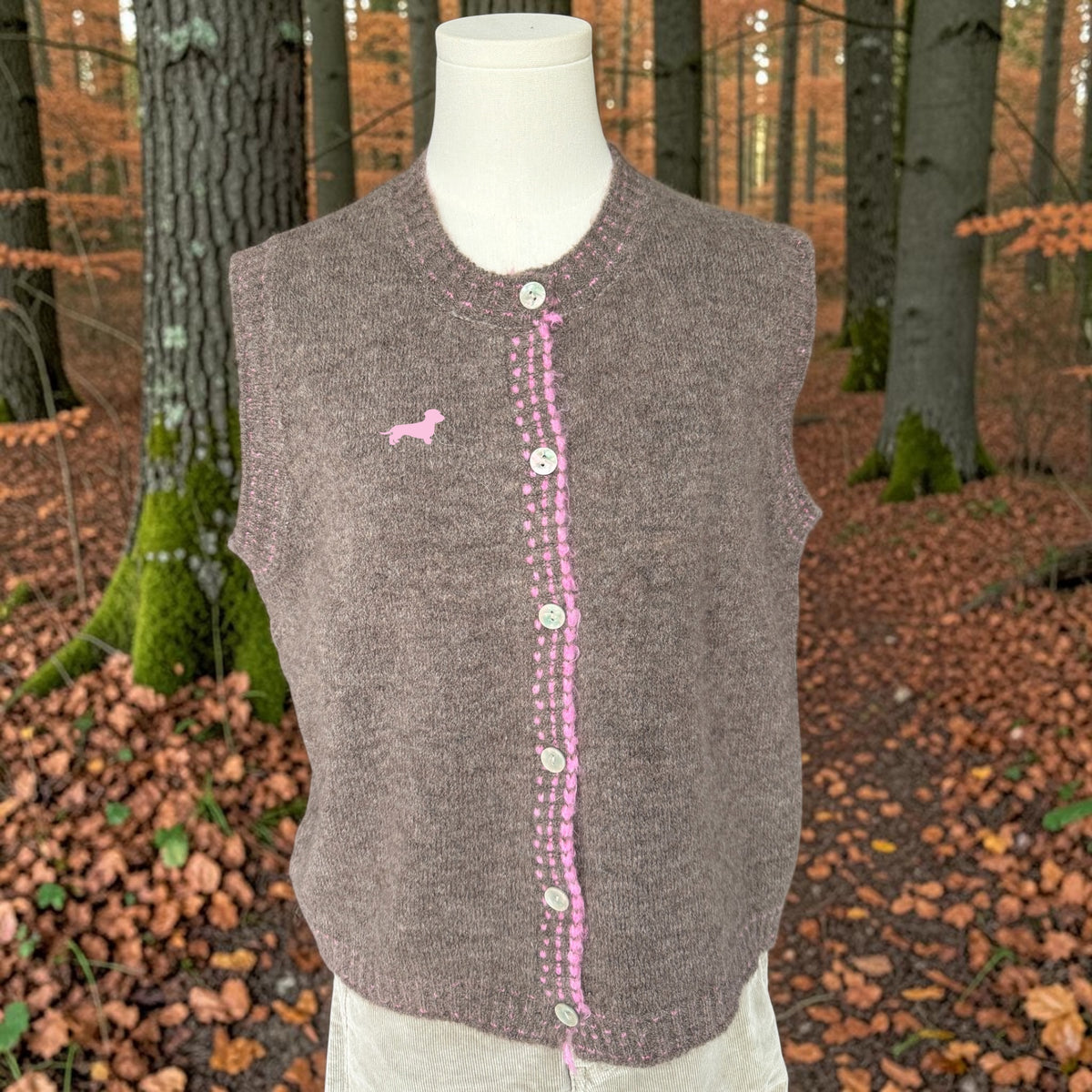 Strickweste Bonnie mit Dackelstick