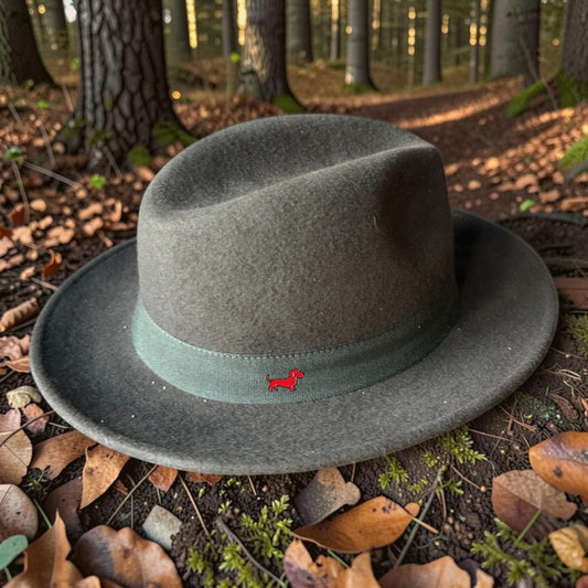 Outdoor-Filzhut mit Dackel-Pin – Wasserdicht