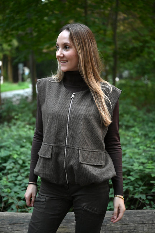 Country Weste mit Dackel-Pin