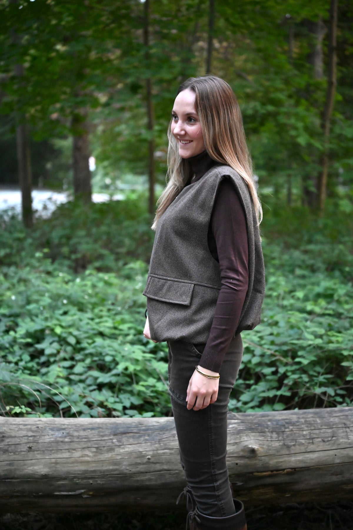 Country Weste mit Dackel-Pin