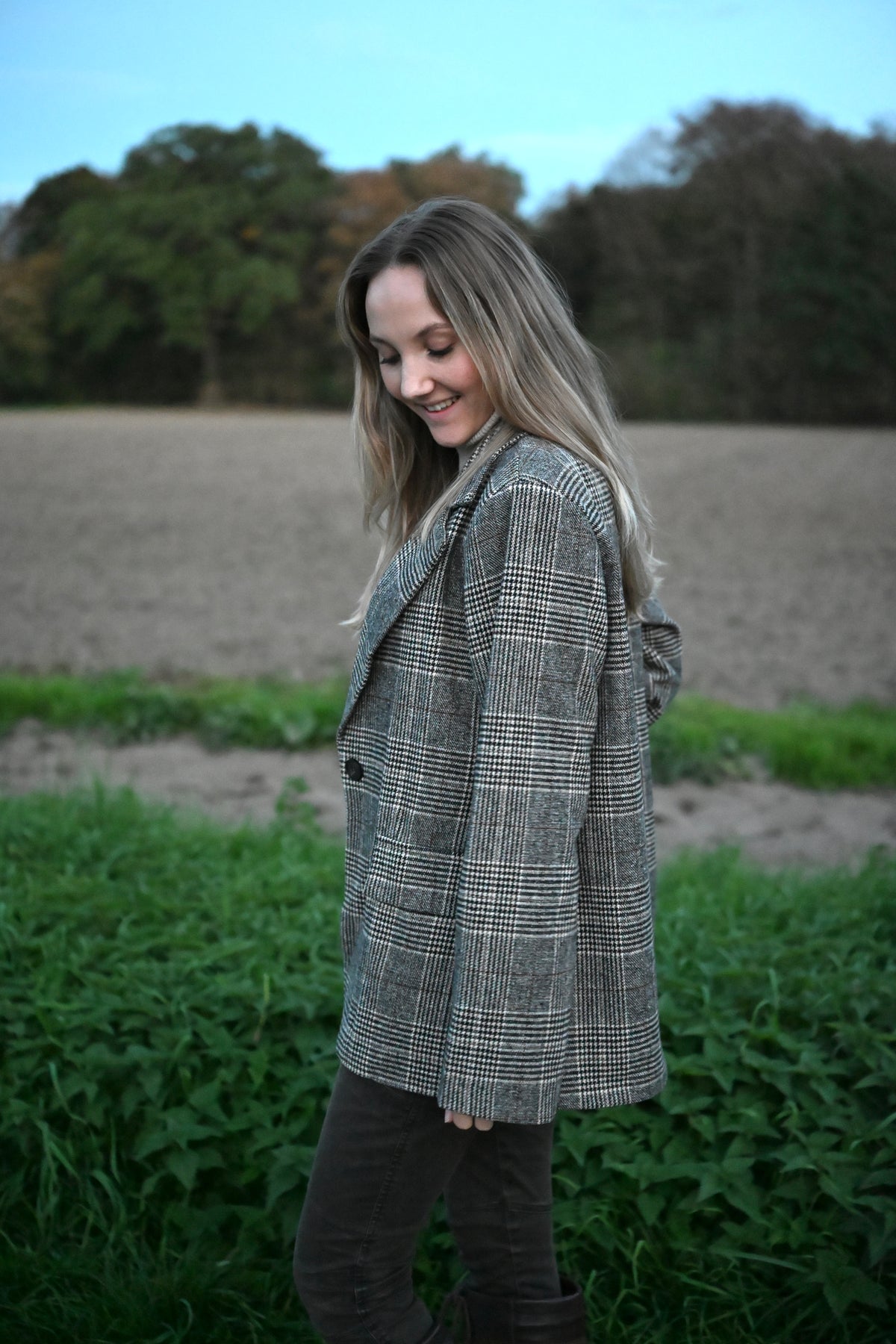 Glencheck Blazer mit Dackel-Pin