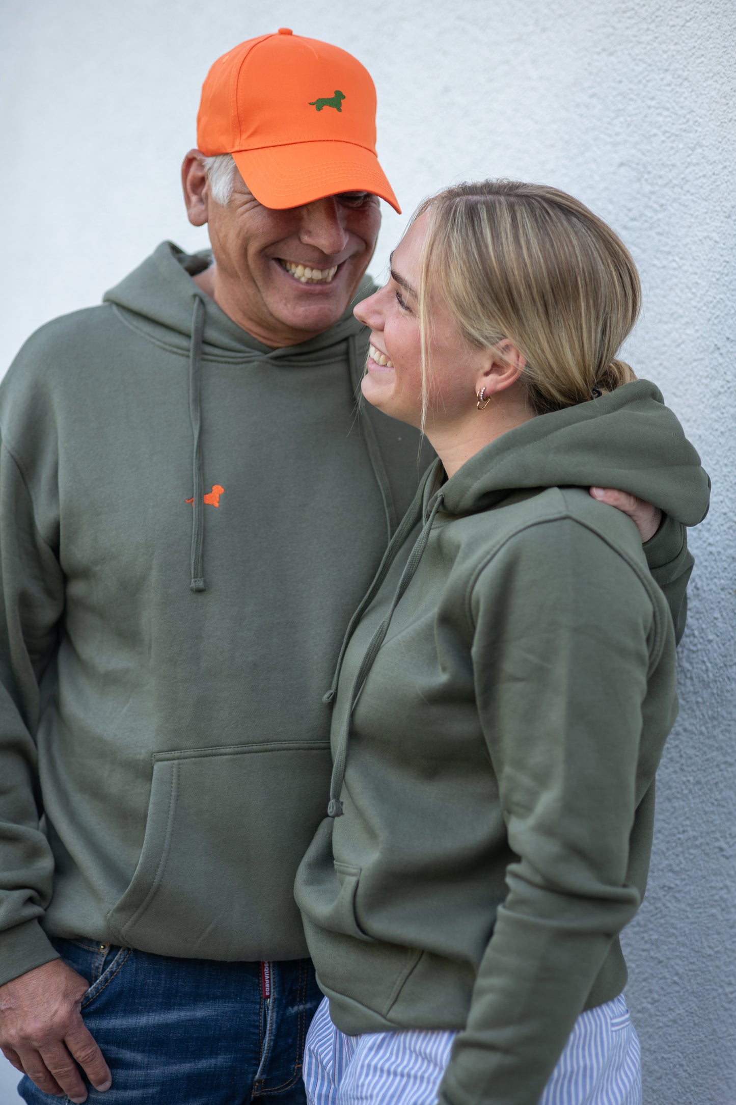 Everyday Hoodie mit Dackel in Wunschfarbe
