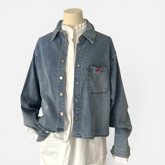 Short Denim Jacket mit Dackel Pin