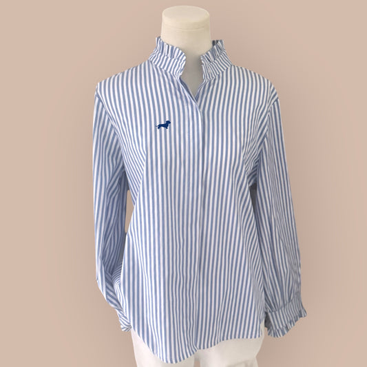 Bluse mit Rüschenkragen und Dackel in Wunschfarbe