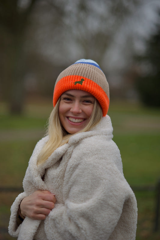 Mütze "Kunterbunt" mit Dackel in Wunschfarbe