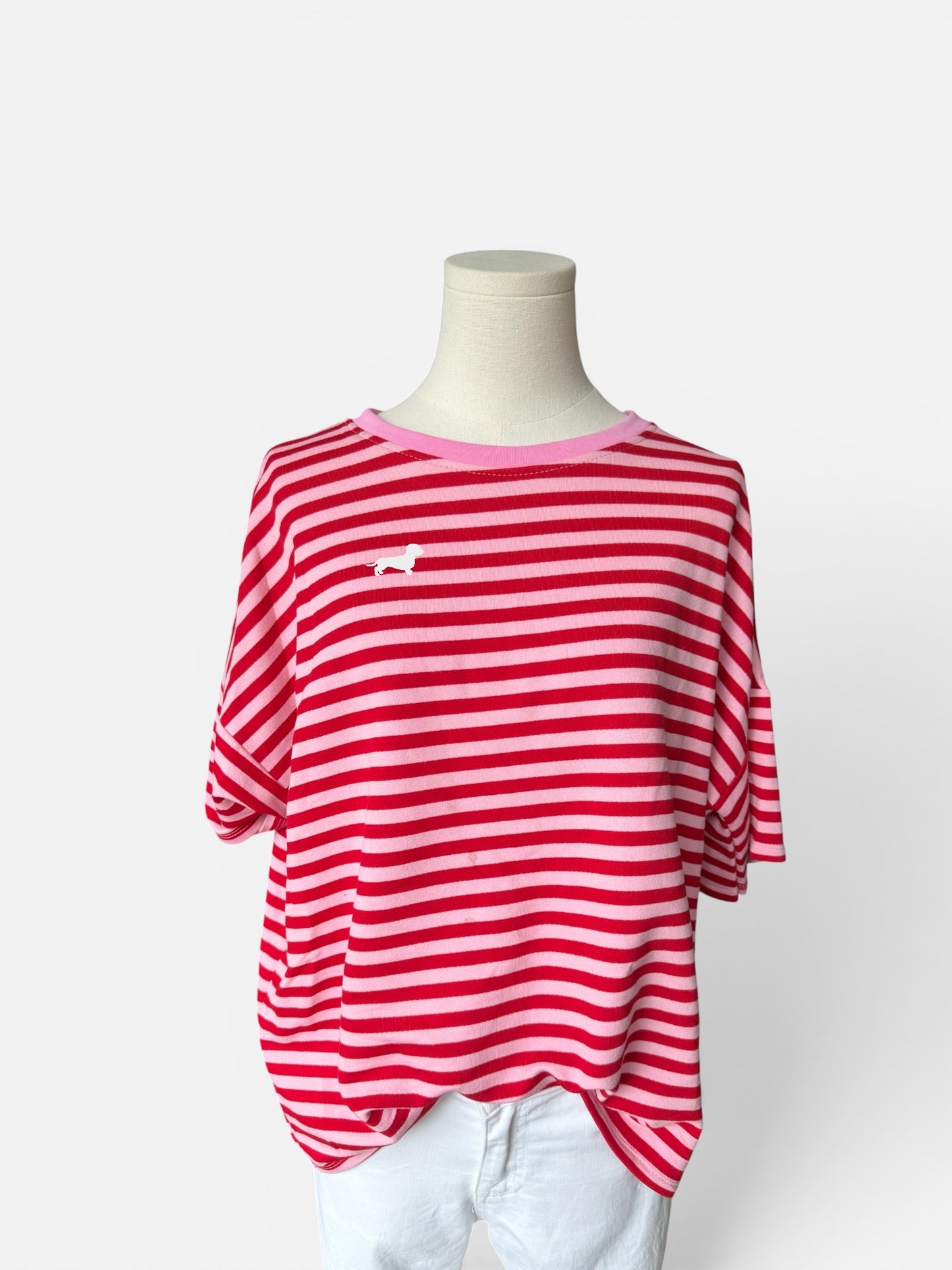Oversized Streifenshirt mit Dackel in Wunschfarbe