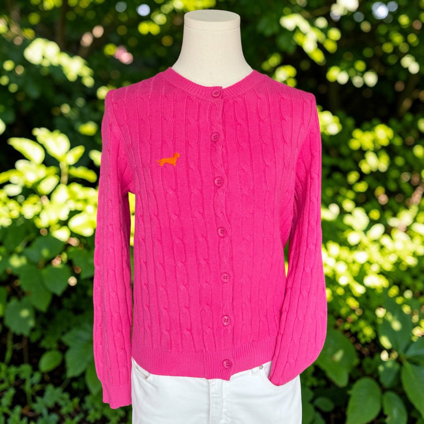 Zopfmuster-Strickjacke Clara mit Dackelstick in Wunschfarbe