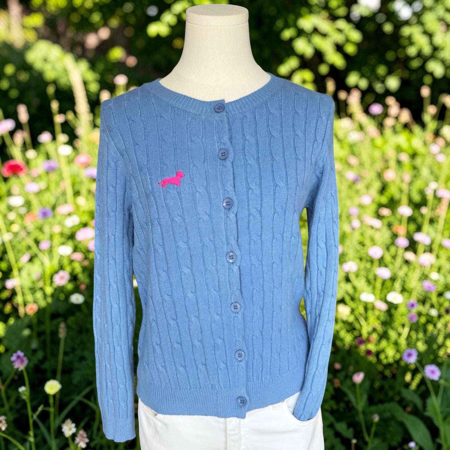 Zopfmuster-Strickjacke Clara mit Dackelstick in Wunschfarbe