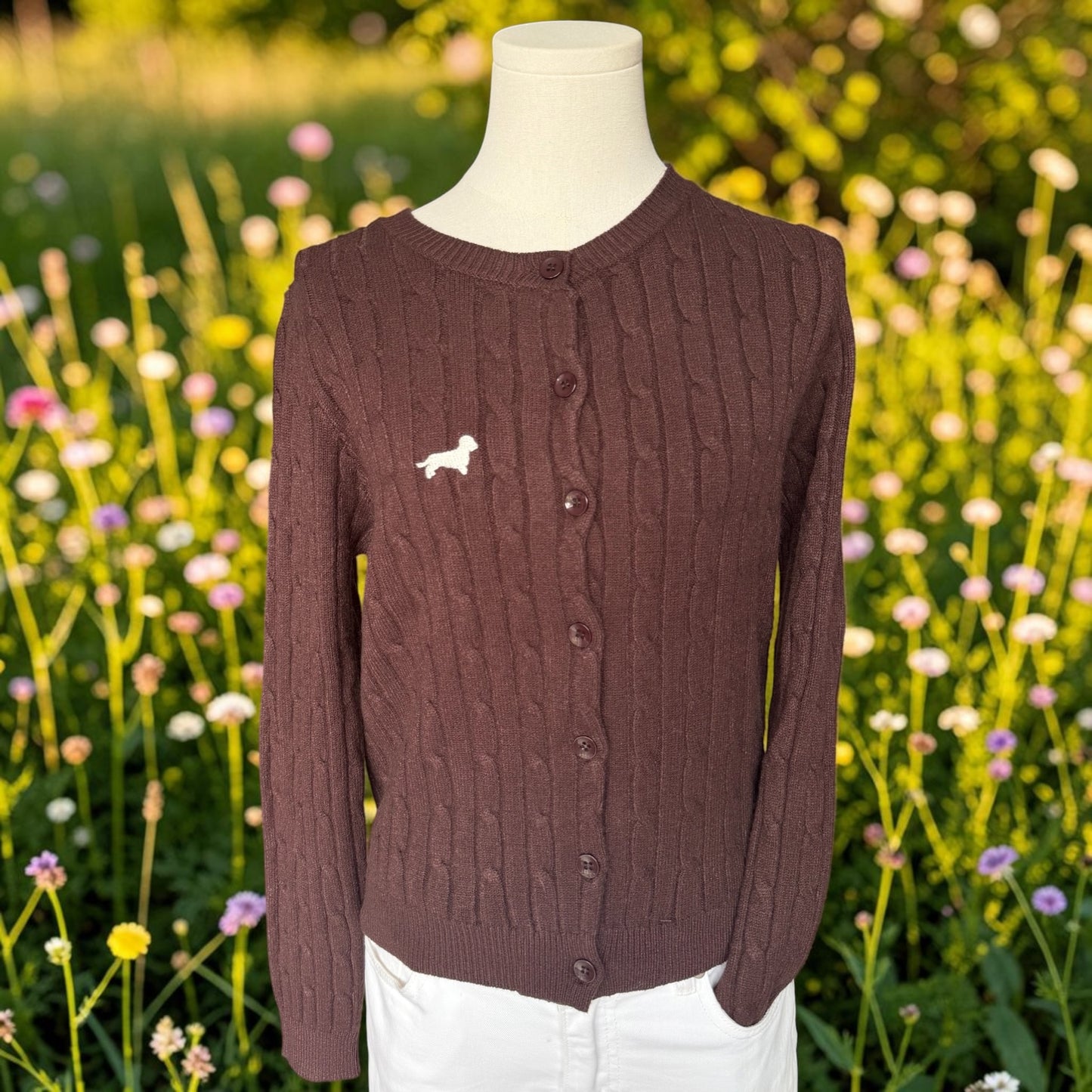 Zopfmuster-Strickjacke Clara mit Dackelstick in Wunschfarbe