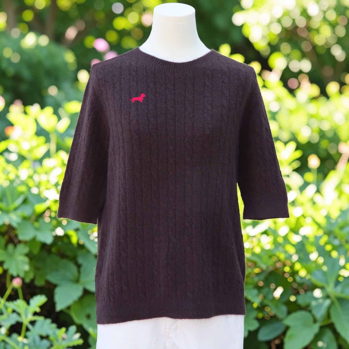 Zopfmuster-Pullover mit Dackelstick in Wunschfarbe