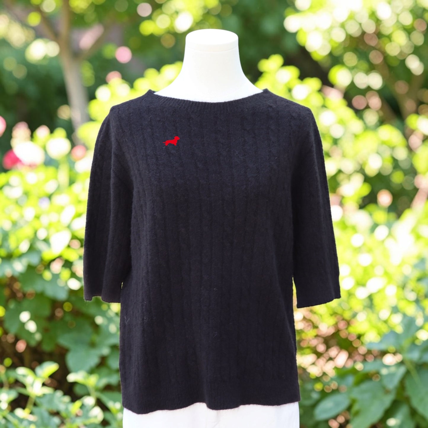 Zopfmuster-Pullover mit Dackelstick in Wunschfarbe