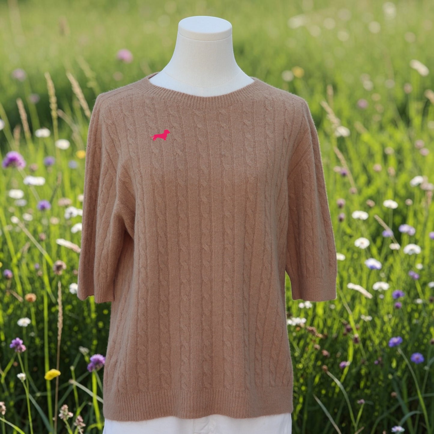 Zopfmuster-Pullover mit Dackelstick in Wunschfarbe